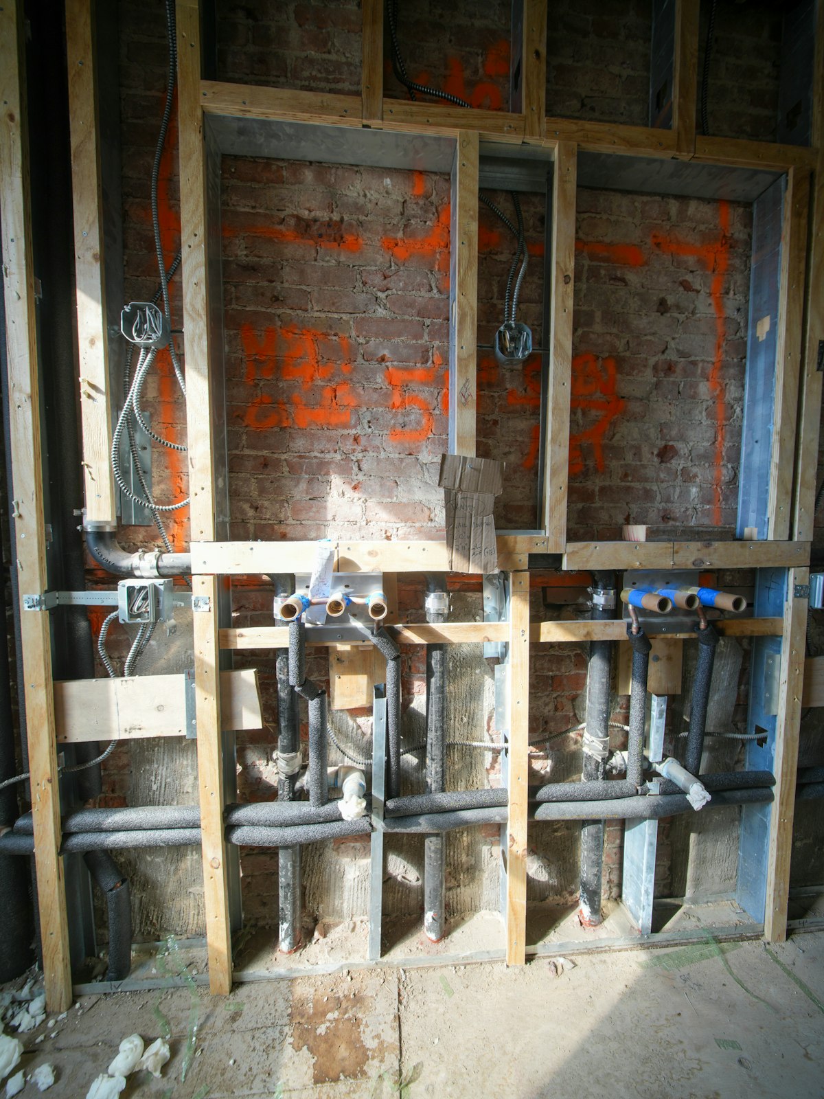 Rohbau mit Vorwandinstallation für Bad und Küche